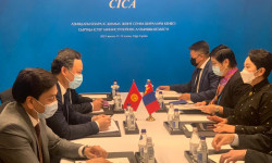 Руслан Казакбаев Монголиянын Тышкы иштер министри Батмунхийн Батцэцэг менен сүйлөшүүлөрдү жүргүздү