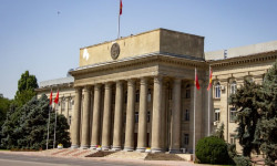 Министрлер кабинети кайрымдуулук марафонго үч миллион сом бөлдү