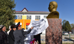 Адилбек Султановдун айкели орнотулду