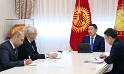 Садыр Жапаров Азербайжандын Кыргызстандагы элчиси Гидаят Оруджевди кабыл алды