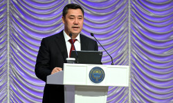 Президент Садыр Жапаров: Исхак Разаковдун өмүрү, баскан жолу кийинки муунга өрнөк