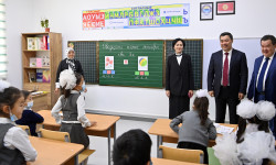 Президент Чүй облусунун Мыкан айылындагы жаңы мектептин ачылышына катышты 