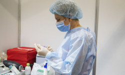 COVID-19: Кытайда үч жаштан он бир жашка чейинки балдар эмделет 