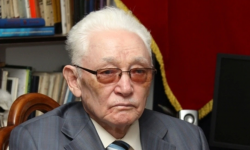 “Сынган кылыч” романын жазууга он жылдык өмүрүн арнаган алп жазуучу - Төлөгөн Касымбеков