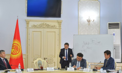 Акылбек Жапаров: Мамлекеттик аппарат эл кызыкчылыгы үчүн иш алып барышы керек