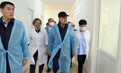 Президент «Алтын Балалык» комплексинин реконструкциялоо иштери менен таанышты