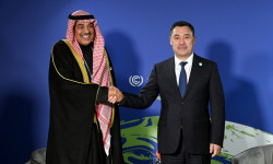 Садыр Жапаров Кувейттин Премьер-министри шейх Сабах Халид аль-Хамад ас-Сабах менен жолугушту