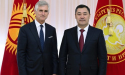 Садыр Жапаров Австриянын тышкы иштер министри Михаэль Линхартты кабыл алды