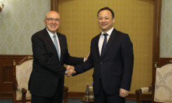 Греция Кыргызстанга коронавируска каршы вакцина берүүгө даяр экенин билдирди