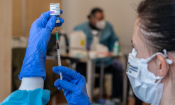 Коронавирус: Кыргызстанда акыркы бир суткада 2 миң 849 адам эмделди 