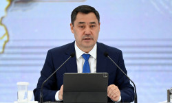 Садыр Жапаров: Кум аралашкан көмүр жагууну токтоттук. Чирип калган системаларды тазалап жатабыз