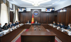 Акылбек Жапаров көмүрдүн баасын атайылап жогорулатуунун алдын алуу үчүн мобилдик топ түзүүнү тапшырды