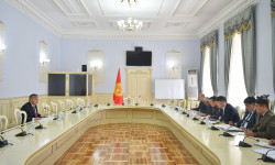 Арзыбек Кожошев: Кыргыз-казак чек арасына жакын өткөрмө пункттар салык кызматынын ыкчам башкаруусуна өтөт