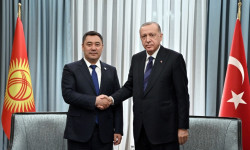  Садыр Жапаров Түркиянын Президенти Режеп Тайып Эрдоган менен жолугушту