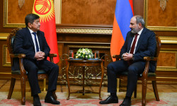 Акылбек Жапаров жана Никол Пашинян эки тараптуу кызматташтыктын маселелерин талкуулады