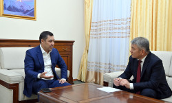 Садыр Жапаров Баткен облусунун социалдык-экономикалык өнүгүүсүнө байланыштуу актуалдуу суроолорго жооп берди