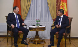 Акылбек Жапаров жана Роман Головченко эки тараптуу мамилени өнүктүрүүнү талкуулады