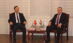 Руслан Казакбаев Тажикстандын тышкы иштер министри менен эки тараптуу жолугушуу өткөрдү