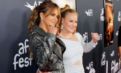 "Көгала болгондо" тасмасынын бет ачары болуп, көрүүчүлөргө тартууланды 