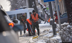 Борбор калаанын жолдору кардан тазаланууда 
