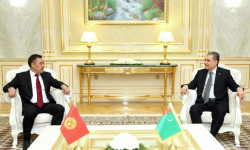 Президент Садыр Жапаров Түркмөнстандын Президенти Гурбангулы Бердымухамедов менен жолугушту