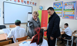 Садыр Жапаров Беловодск айылындагы психоневрологиялык социалдык стационардык мекемеге барды