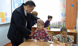 Президент Беловодск айылындагы балдар үйүндө