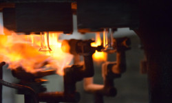 Майлуу-Суу лампа заводунда жаңы өндүрүш линиясы ишке кирди