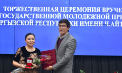 Ч.Айтматов атындагы Мамлекеттик жаштар сыйлыгынын лауреаттарын сыйлоо аземи өттү