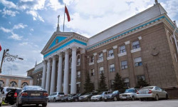 Бишкек мэриясы жаңы жылдык кооздоого жарыяланган тендер боюнча түшүндүрмө таратты