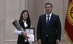 Өлкөнүн жогорку окуу жайларынын мыкты студенттерине президенттик стипендияларды тапшыруу аземи өттү