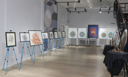 Сүрөтчү Майрамкул Асаналиевдин “Манас Рух гүлазыгы” автордук көргөзмөсү өтүүдө 