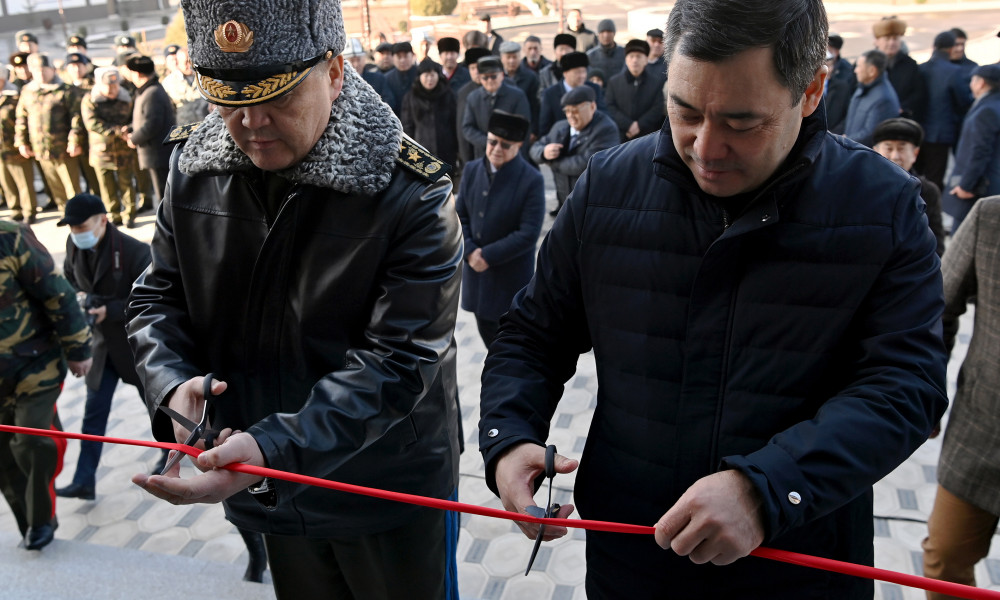 Садыр Жапаров УКМКнын Жалал-Абад облусу боюнча башкармалыгынын жаңы имаратынын ачылышына катышты 