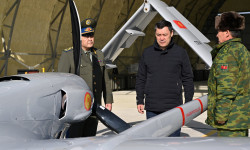 Президент Садыр Жапаров "Байрактар" учкучсуз учуучу аппараттарды көрүп чыкты