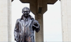 Өткөндөр баркталмайын, тирүүлөр даңкталбайт