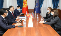 Руслан Казакбаев Германиянын Кыргызстандагы элчиси доктор Габриэла Геллил менен жолугушту