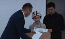 Окуучулар арасында Манас айтуу боюнча республикалык кароо-сынактын финалы өттү