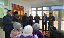 Ошто аз камсыз болгон үй-бүлөлөрдүн балдарына кышкы кийимдер берилди