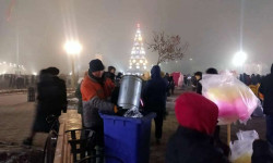 Жаңы жыл майрамдык салтанатынан кийин "Ала-Тоо" аянтынан 5 тонна таштанды чыгарылды