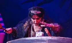 Борбор калаада "Жаңы жылдык жомок" аталышындагы спектакль тартууланууда