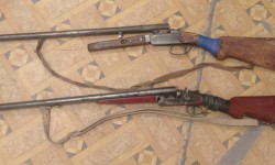 Кадамжайда мыйзамсыз сакталып жүргөн аңчылык ок атуучу куралдар алынды