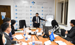 Акылбек Жапаров Мамлекеттик ипотекалык компаниянын иши менен таанышты