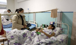 Бишкек мэриясы Казакстандагы окуяларда жапа чеккен кыргызстандыкка колдоо көрсөттү