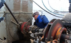 Чүй: суу чарба адистери кум-ташка толуп калган каналдарды өз нугуна келтирүү аракетин көрүүдө