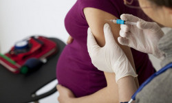 Вакцина кош бойлуу аялдарга зыянын тийгизбейт