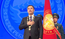 Президенттин бир жылы. Өлкө башчысы алгач 30 жылда чирип бүткөн системаны тартипке салды