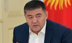 Камчыбек Ташиев Баткен районунун Ак-Татыр айыл аймагынын тургундары менен жолукту