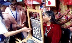 Навахо элинин кол өнөрчүсү Кырчын жайлоосунда (аудио)