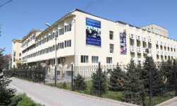 Президентке караштуу Мамлекеттик башкаруу академиясына Жусуп Абдрахмановдун ысымы ыйгарылды