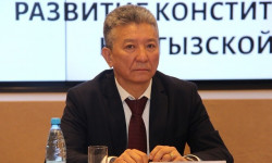 Эмил Өскөнбаев Конституциялык соттун төрагасы болуп дайындалды